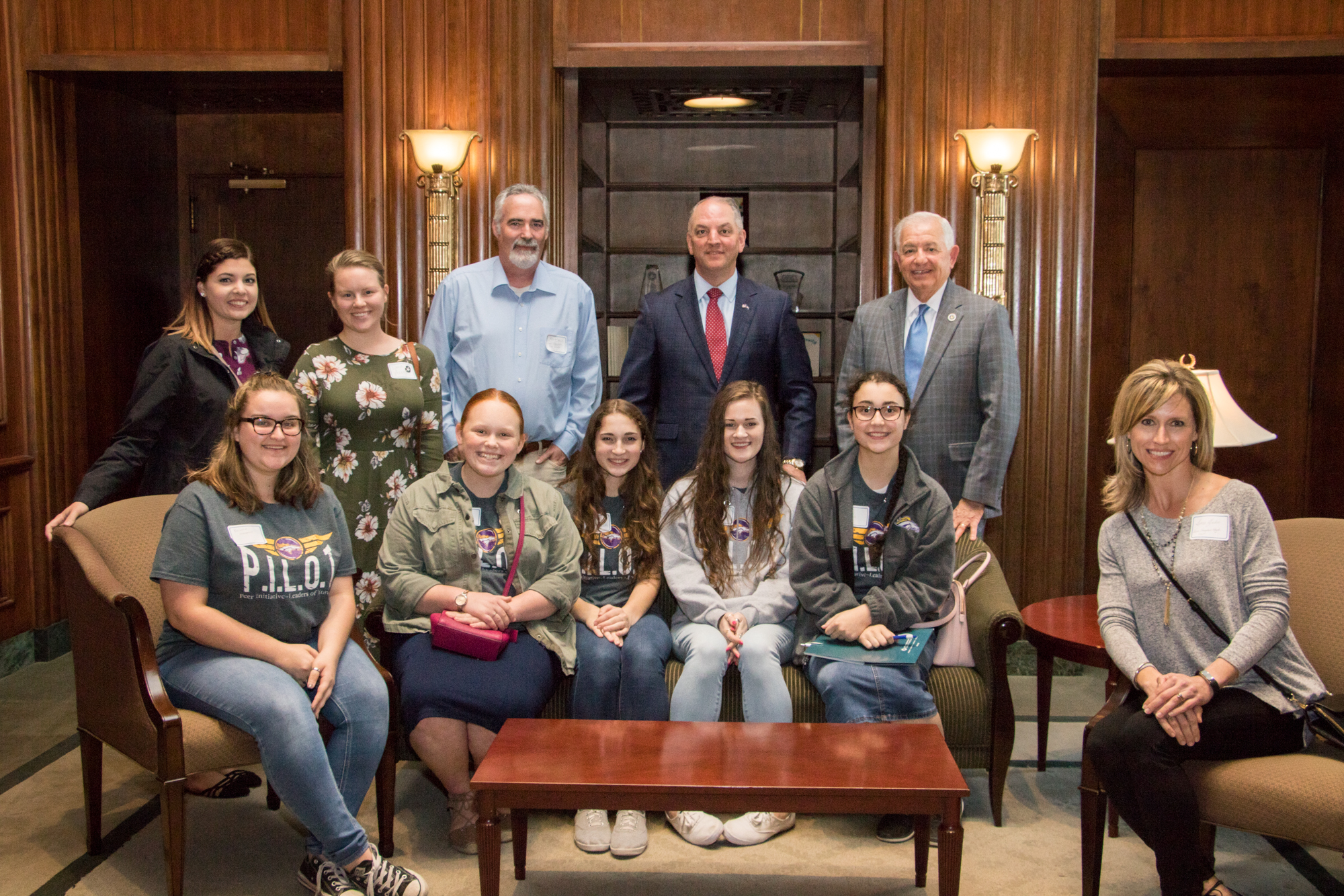 Governor Office Pic with Students